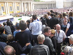 Paavin vastaanotolla ei tarvinnut olla aivan yksin - meluisia brasilialaisia oli takana runsaasti.