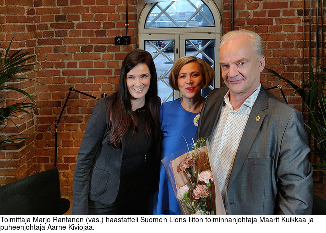 Toimittaja Marjo Rantanen (vas.) haastatteli Suomen Lions-liiton toiminnanjohtaja Maarit Kuikkaa ja puheenjohtaja Aarne Kiviojaa.