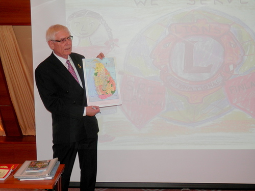 PDG Otfried Blmchen oli mukana kertomassa Sri Lankan ja Suomen ystvyyspiiritoiminnasta.