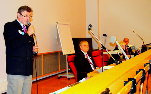 Puheenjohtajan pydn takana kuvernri Veikko Teerioja, II varapiirikuvernri Timo Auranen, piisihteeri Susanna Gustafsson ja I varapiirikuvernri Aarne Kivioja.