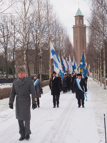 Lippukulkuetta johti eversti, lion Pekka Majuri.