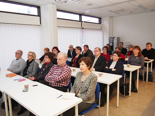Viestintkoulutuksesta kiinnostuneet tyttivt Lions-talon uuden koulutustilan Malmilla 17.1.2015. 