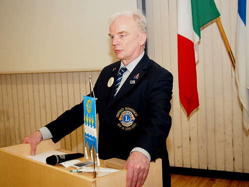 Kuvernri Aarne Kivioja toivotti vieraat ja kokousyleisn tervetulleiksi.