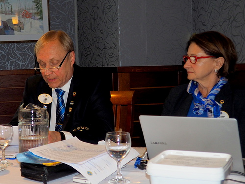 Kuvernri Timo Auranen toimi piirihallituksen kokouksen puheenjohtajana ja piirisihteeri Varpu Ylhinen sihteerin.