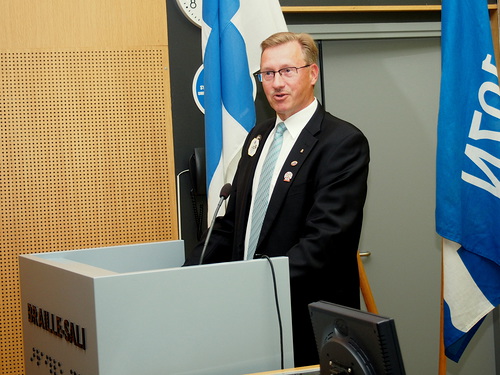 Liiton puheenjohtaja Tuomo Holopainen kertoi sek Liiton ett kansainvlisen Lions-organisaation lhiajan tapahtumista.