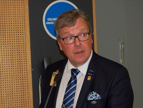 Varapuheenjohtaja Erkki Honkala esitti Lions-liiton tervehdyksen.