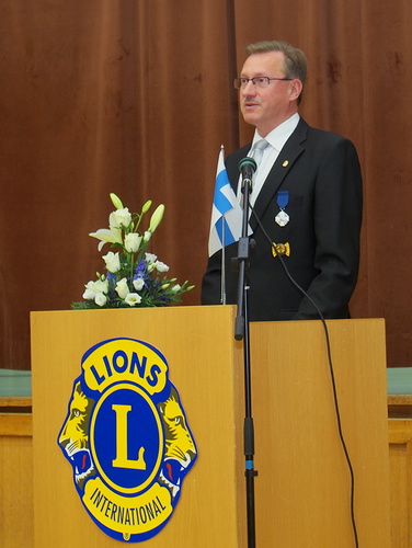 LC Vuosaaren itsenisyyspivjuhlassa juhlapuheen piti Suomen Lions-liiton puheenjohtaja Tuomo Holopainen. (AT)