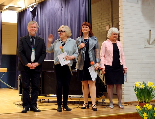 Sota-ajan lauluja -konsertissa esiintyivt Mika Siekkinen, Marjatta Leppnen, Elina Sauri ja Vieno Kekkonen.