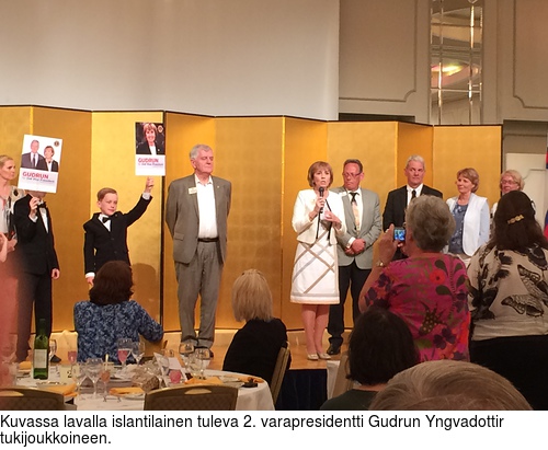 Kuvassa lavalla islantilainen tuleva 2. varapresidentti Gudrun Yngvadottir tukijoukkoineen.