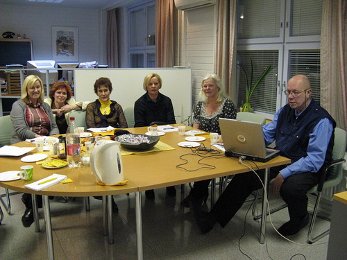 Tusse helmikuussa 2009 kouluttamassa LC Helsinki / Malmittaria klubin kotisivujen luomisessa.