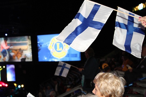 Suomen liput olivat nyttvsti esill.