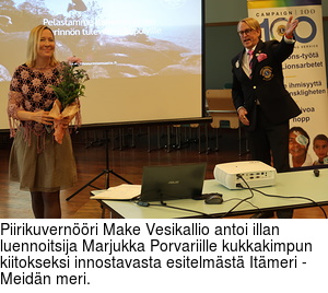 Piirikuvernri Make Vesikallio antoi illan luennoitsija Marjukka Porvariille kukkakimpun kiitokseksi innostavasta esitelmst Itmeri - Meidn meri.
