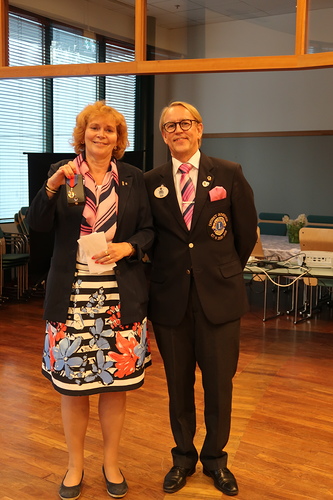 Teija Loponen sai lisksi kansainvlisen presidentin myntmn palkinnon toiminnastaan Lions-liiton viestintjohtajana