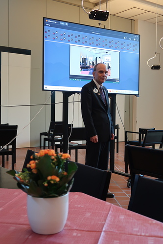 Piirikuvernri Markku Helle avasi kokouksen.