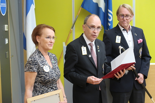 Ritariksi lyjn toimi viime kauden piirikuvernri Markku Helle apunaan viime kauden sihteeri Marja-Leena Turunen ja kauden 2020-2021 piirikuvernri Markku Vesikallio.