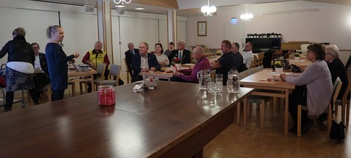 Yhteiskuva osallistujista. Edess seisomassa lohkon puheenjohtaja Tuija Vilpunaho. Neljnten vasemmalta istumassa lohkon puheenjohtaja Pentti Visnen.