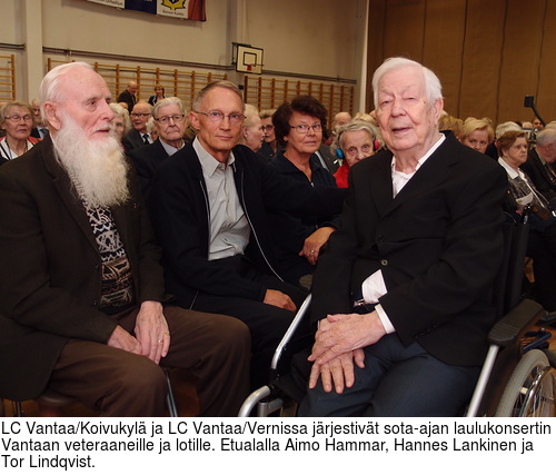 LC Vantaa/Koivukyl ja LC Vantaa/Vernissa jrjestivt sota-ajan laulukonsertin Vantaan veteraaneille ja lotille. Etualalla Aimo Hammar, Hannes Lankinen ja Tor Lindqvist.