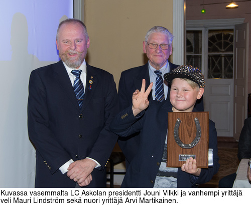 Kuvassa vasemmalta LC Askolan presidentti Jouni Vilkki ja vanhempi yrittj veli Mauri Lindstrm sek nuori yrittj Arvi Martikainen.