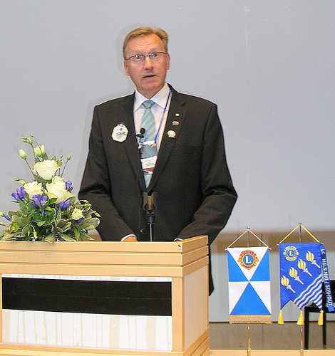 Liiton puheenjohtaja Tuomo Holopainen avasi tyntyteisen kokouspivn.