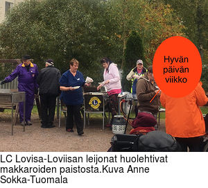 LC Lovisa-Loviisan leijonat huolehtivat makkaroiden paistosta.Kuva Anne Sokka-Tuomala