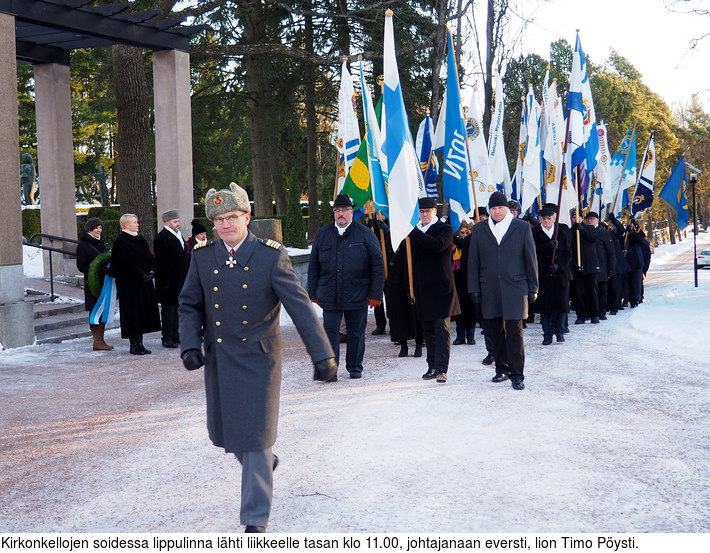 Kirkonkellojen soidessa lippulinna lhti liikkeelle tasan klo 11.00, johtajanaan eversti, lion Timo Pysti.