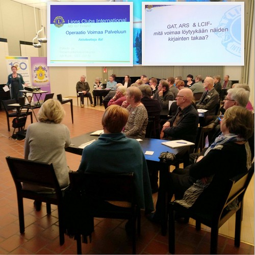 Jsentoimikunnan puheenjohtaja Kati Arkkila avasi Operaatio Voimaa Palveluun tmn kauden kolmannen keskusteluillan.
